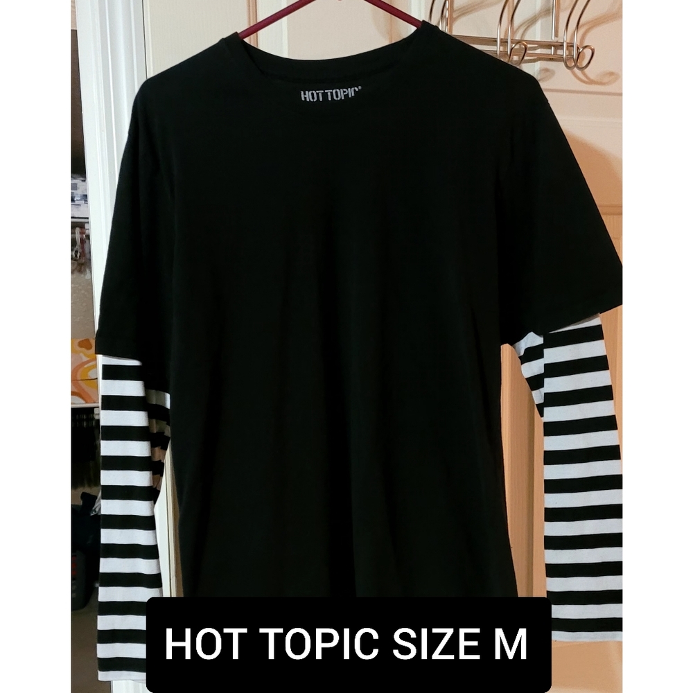 HOT TOPIC - LONG SLEEVE T SHIRT